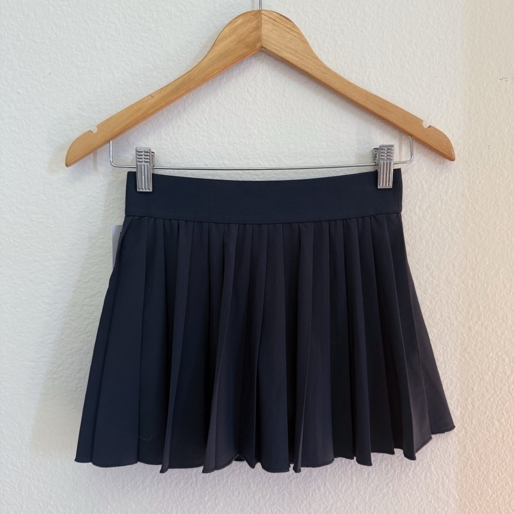Aritzia navy tennis pleated skirt